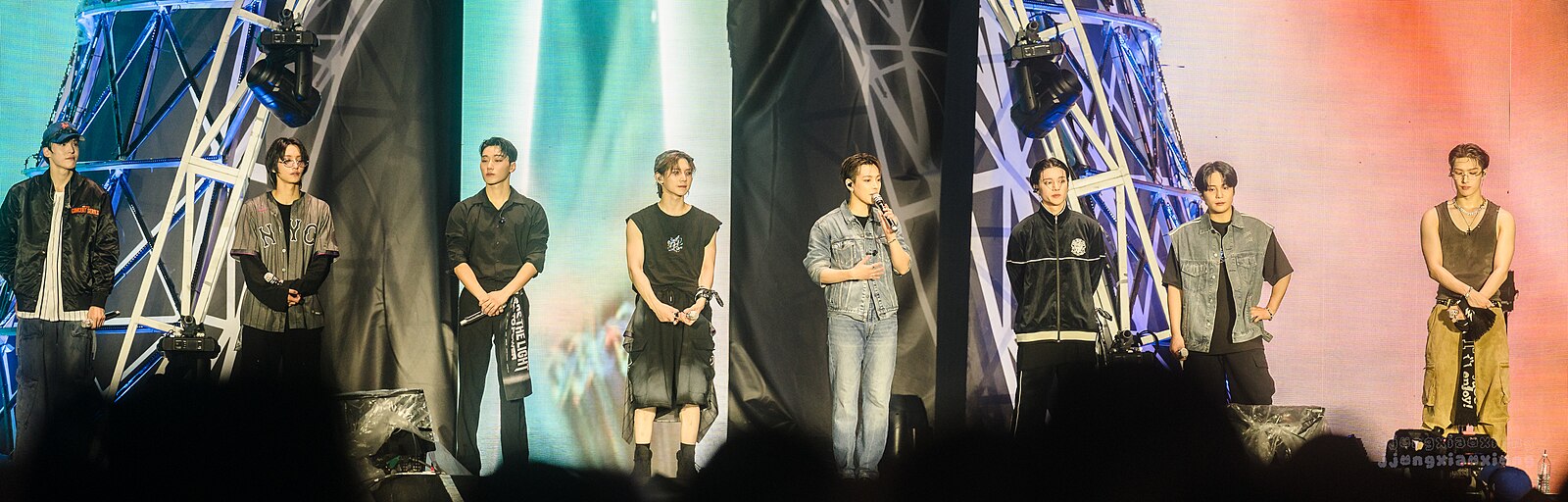 K‑Pop choreography and formation storytelling